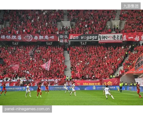 卫冕冠军上海海港半程表现崩盘，球队阵容老化问题亟待解决。
